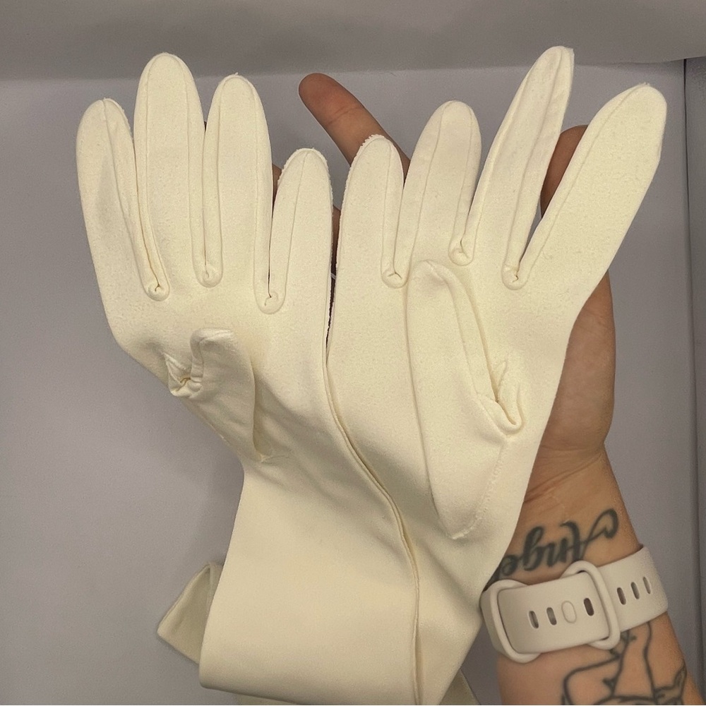 Vintage Ivory / White Long Elbow Formal Gloves - Picture 4 of 14